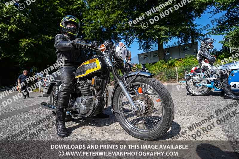 Vintage motorcycle club;eventdigitalimages;mallory park;mallory park trackday photographs;no limits trackdays;peter wileman photography;trackday digital images;trackday photos;vmcc festival 1000 bikes photographs